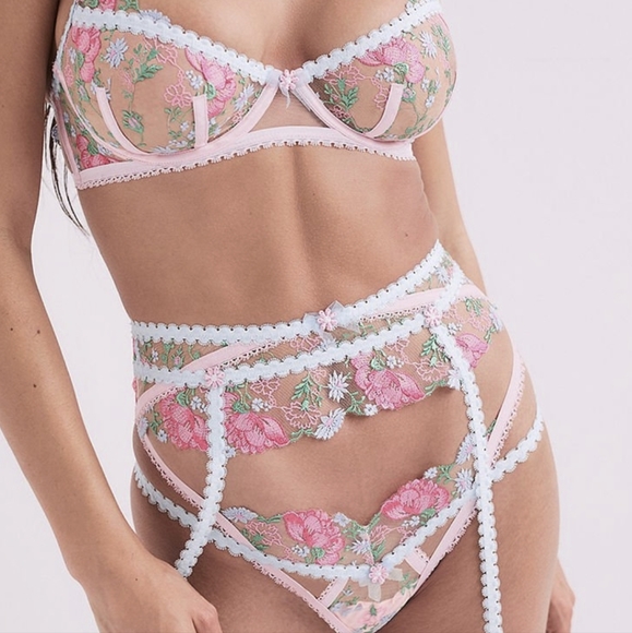 FOR LOVE & LEMONS 3pc SET Swaying Rose Set